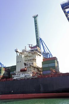 carry containers to quay in the wearing of Fos-sur-Mer beside Marseille to charge its cargo.