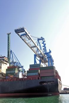 carry containers to quay in the wearing of Fos-sur-Mer beside Marseille to charge its cargo.