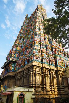 Meenakshi Amman Kovil is a historic Hindu temple located in the southern bank of river Vaigai in the city of Madurai, Tamil Nadu, India.