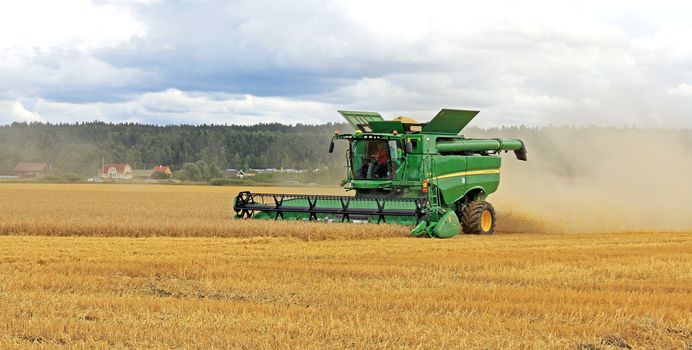SALO, FINLAND - AUGUST 10: John Deere Combine s670i harvesting barley at the annual Puontin Peltopaivat Agricultural Show in Salo, Finland on August 10, 2013.
