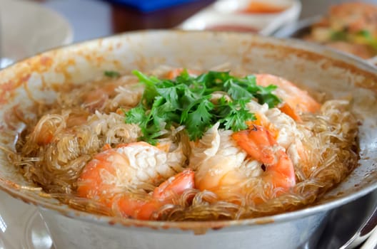 close up baked vermicelli prawn with ginger & pepper sauce