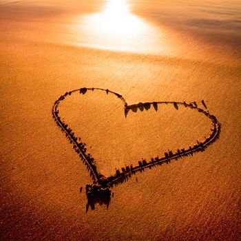 Heard drawn in the sand on the atlantic coast