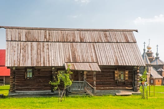 A one-storey wooden house with a porch. Russia. Suzdal.