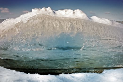 Break the ice floes, close-up