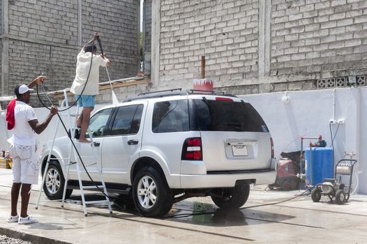 People who wash by hand a automolbile