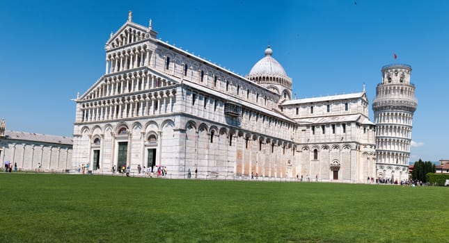 Crowds of tourists visit the cathedral and  the leaning tower of Pisa. Piazza dei miracoli, Pisa, Italy.