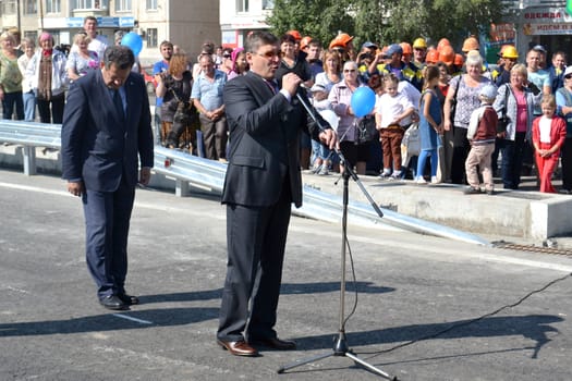 The governor of the Tyumen region Vladimir Yakushev at official opening of a new traffic intersection on Melnikayte St., Tyumen.