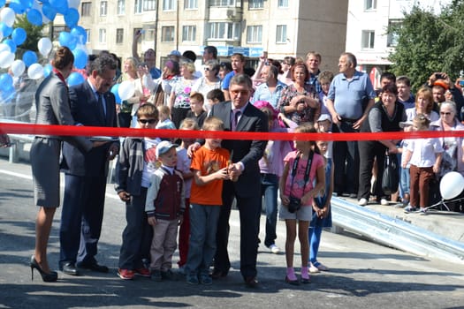 The governor of the Tyumen region Vladimir Yakushev at official opening of a new traffic intersection on Melnikayte St., Tyumen. 22.08.2013