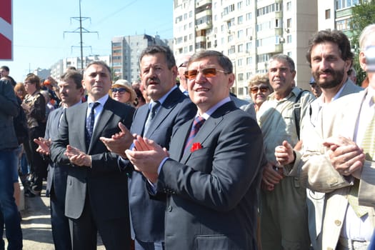 the mayor of Tyumen Alexander Moor, the governor of the Tyumen region Vladimir Yakushev and the director general of JSC Mostostroy-11 Nikolay Russu at opening of a new traffic intersection on Melnikayte St., Tyumen. 22.08.2013