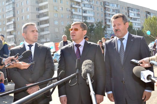 the mayor of Tyumen Alexander Moor, the governor of the Tyumen region Vladimir Yakushev and the director general of JSC Mostostroy-11 Nikolay Russu at opening of a new traffic intersection on Melnikayte St., Tyumen. 22.08.2013