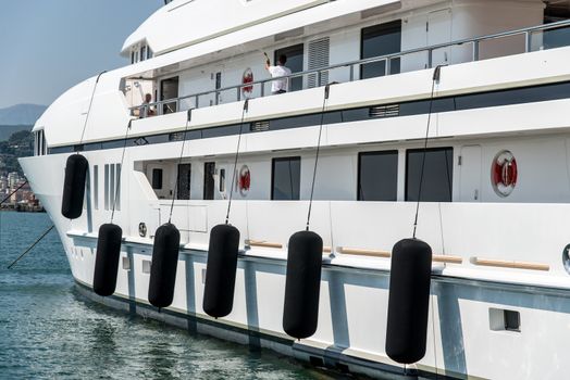 washing yacht