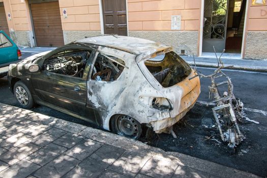 act of vandalism that ruined by a fire two vehicles
