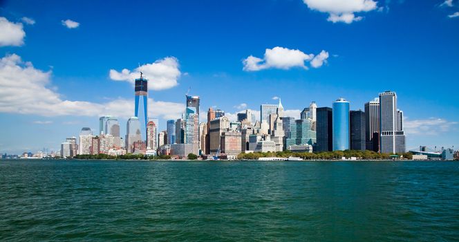 New York City skyline at afternoon w the Freedom tower