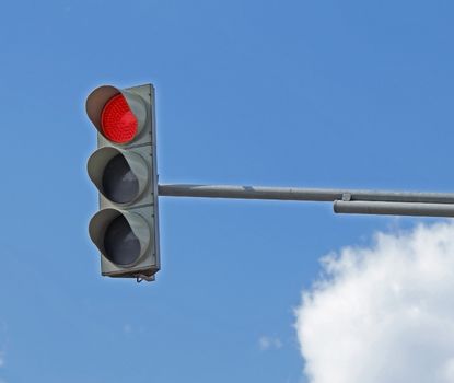 Red color on the traffic light in the street