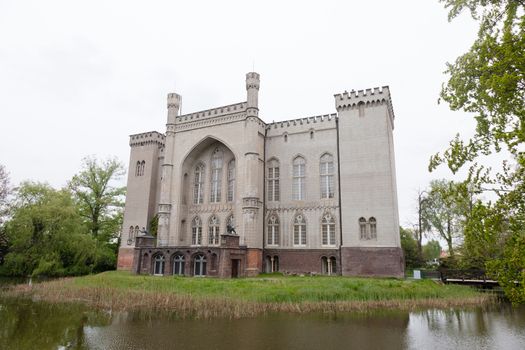 K��rnik Castle was constructed in the 14th century. The current neogothic design is the work of Tytus Dzia��y��ski.