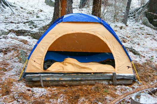 The Extreme tourism.Tent in wood in winter