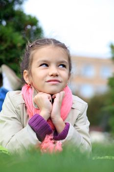 little girl in the autumn park