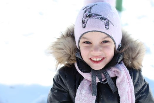 Beautiful little girl in winter park