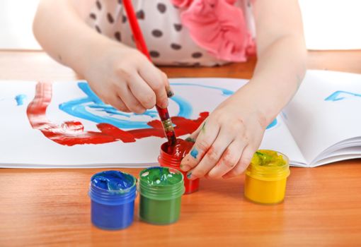 Little Girl draws at the nursery class