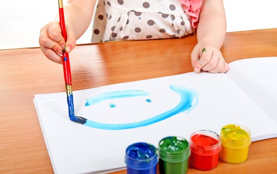 Little Girl draws at the nursery class