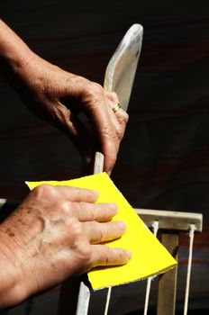 Restore an Old Skateboard with a Yellow Sandpaper