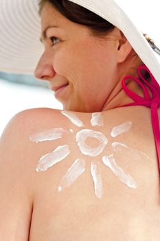 girl on the beach with narisovanna shoulder sun protection cream