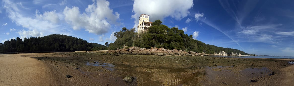 Beautiful landscape view of the Palace of the beach of Comenda, near Arrabida natural park, Portugal.