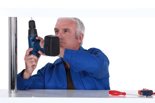 Man putting up a shelf