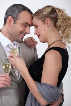 couple drinking champagne