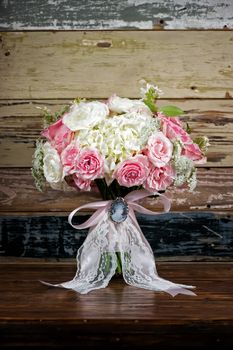 Image of a classic but modern bridal bouquet