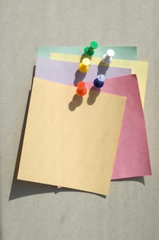 color pins with color note paper