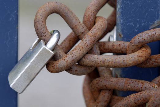 rusty chain locked