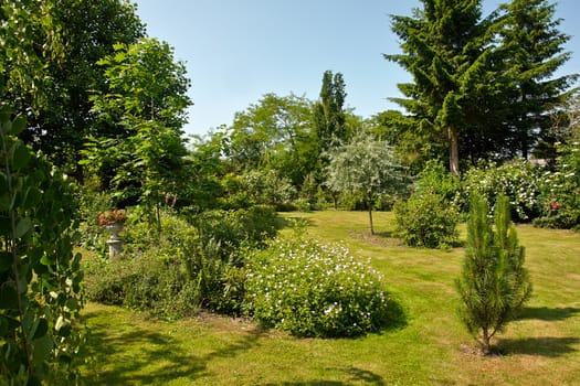 Attractive beautiful English style formal garden classical creative gardening
