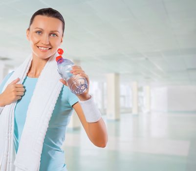 copyspace image of sportswoman holding bottle of water