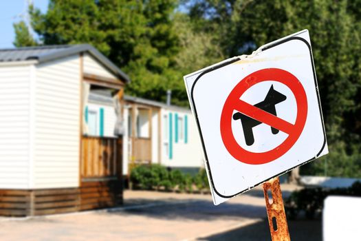 Pets are not allowed sign.