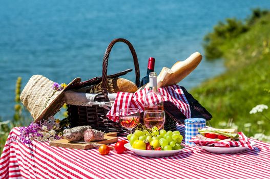 tasted picnic on the grass near a lake