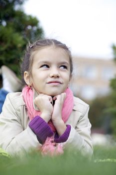 little girl in the autumn park