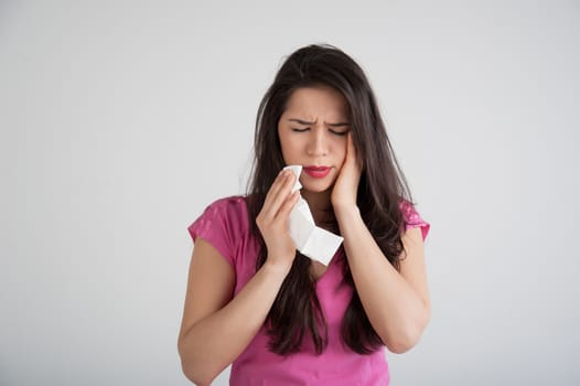 allergies, the common cold, flu-woman sneezes.