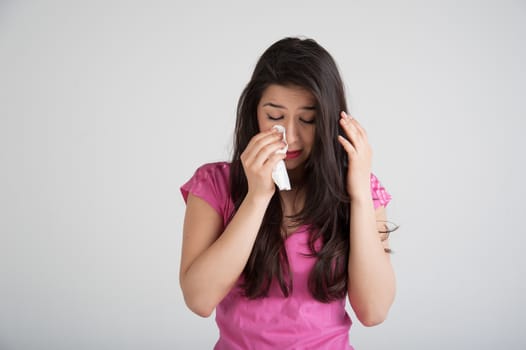 allergies, the common cold, flu-woman sneezes.