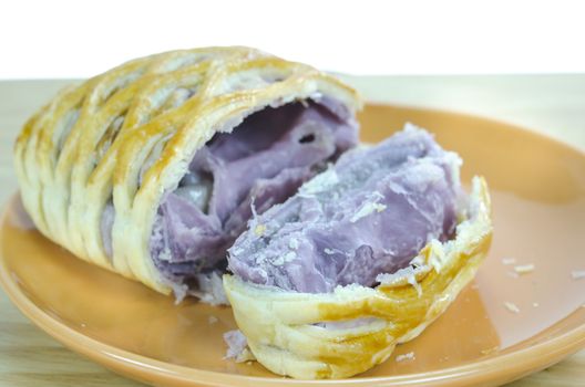 close up taro pies on dish over wooden board