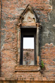 Ruin opening windows wall at Maheyong ancient temple, Ayutthaya, Thailand 