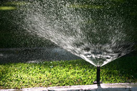 Irrigation system throwing water drops away