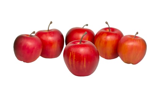 Five red apples are arranged in a semi-circle around the isolated apple.