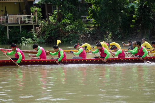 Petchaburi, THAILAND - October 7 : Participants in the Petchaburi Long Boat Competition 2012 on October 7, 2012 in The Petchaburi river ,Petchaburi Province, Thailand. 