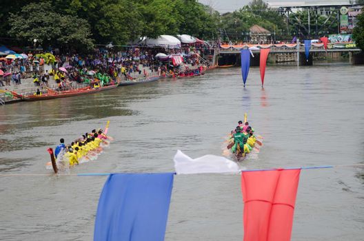 Petchaburi, THAILAND - October 7 : Participants in the Petchaburi Long Boat Competition 2012 on October 7, 2012 in The Petchaburi river ,Petchaburi Province, Thailand. 