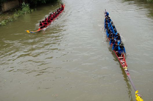 Petchaburi, THAILAND - October 7 : Participants in the Petchaburi Long Boat Competition 2012 on October 7, 2012 in The Petchaburi river ,Petchaburi Province, Thailand. 