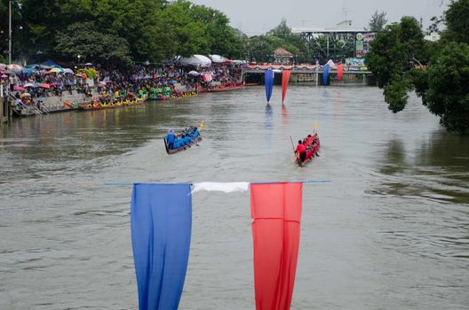 Petchaburi, THAILAND - October 7 : Participants in the Petchaburi Long Boat Competition 2012 on October 7, 2012 in The Petchaburi river ,Petchaburi Province, Thailand. 