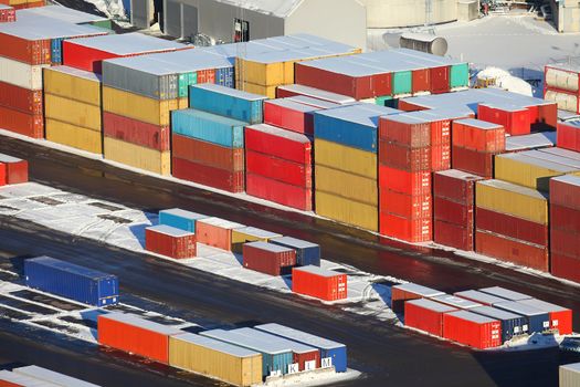 Heavy containers in a dock