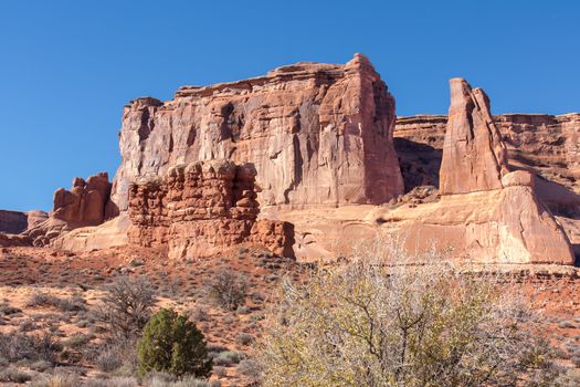 With this huge formation at Arches National Park the outer layer can be seen slowly eroding away from the solid rock underneath.