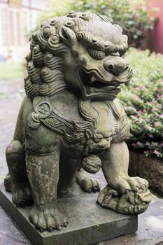Bronze lion chinese statue stand.